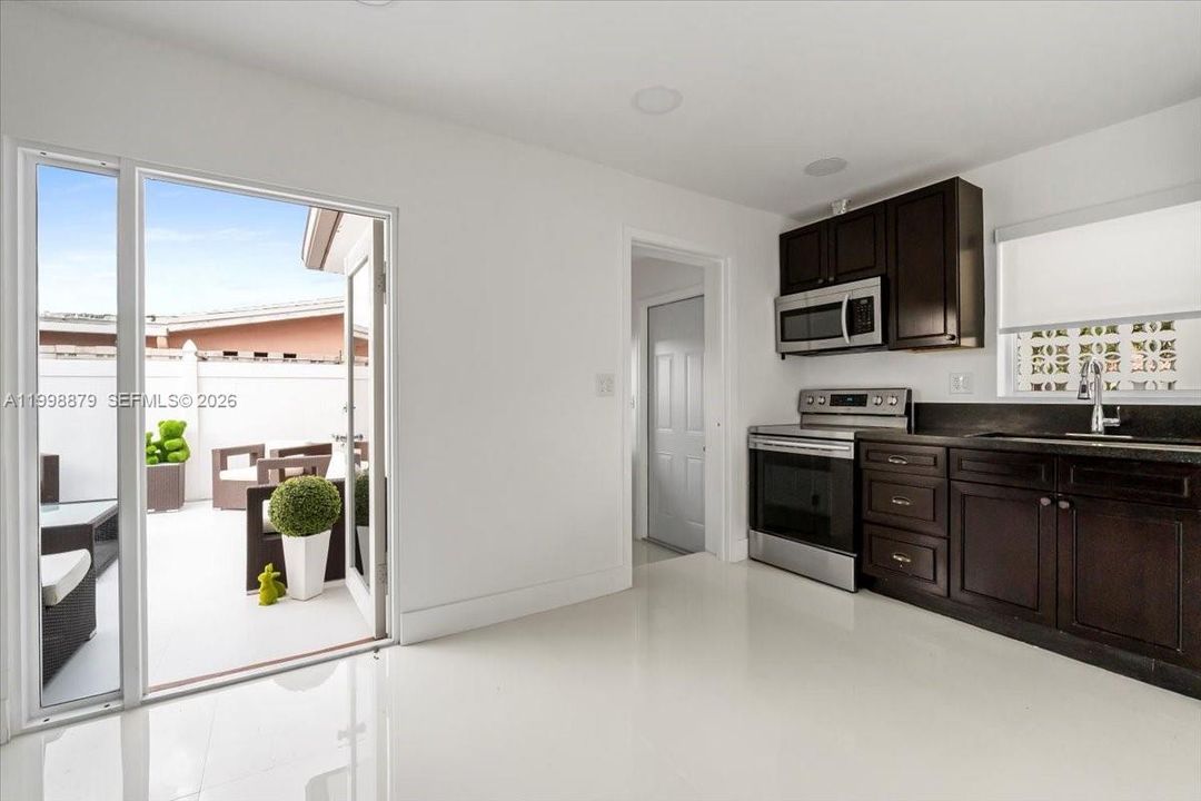 For Sale: $695,000 (3 beds, 2 baths, 1144 Square Feet)
