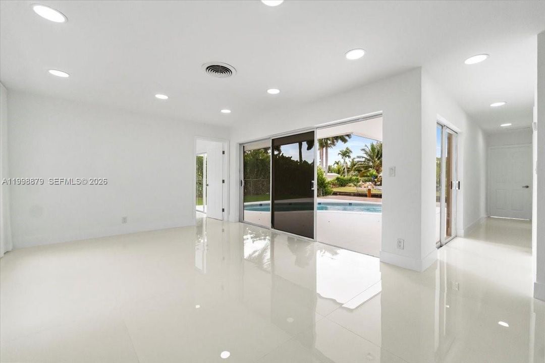 For Sale: $695,000 (3 beds, 2 baths, 1144 Square Feet)
