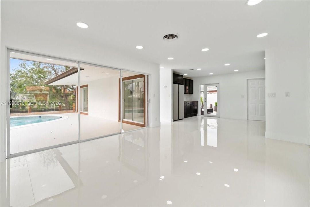 For Sale: $695,000 (3 beds, 2 baths, 1144 Square Feet)