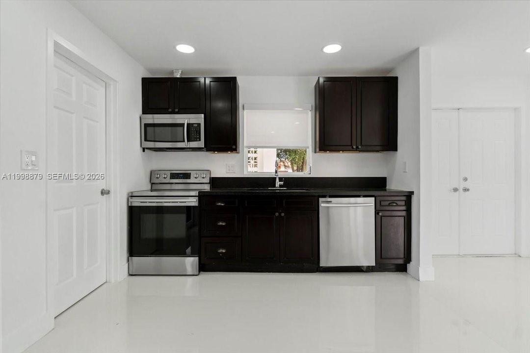For Sale: $695,000 (3 beds, 2 baths, 1144 Square Feet)