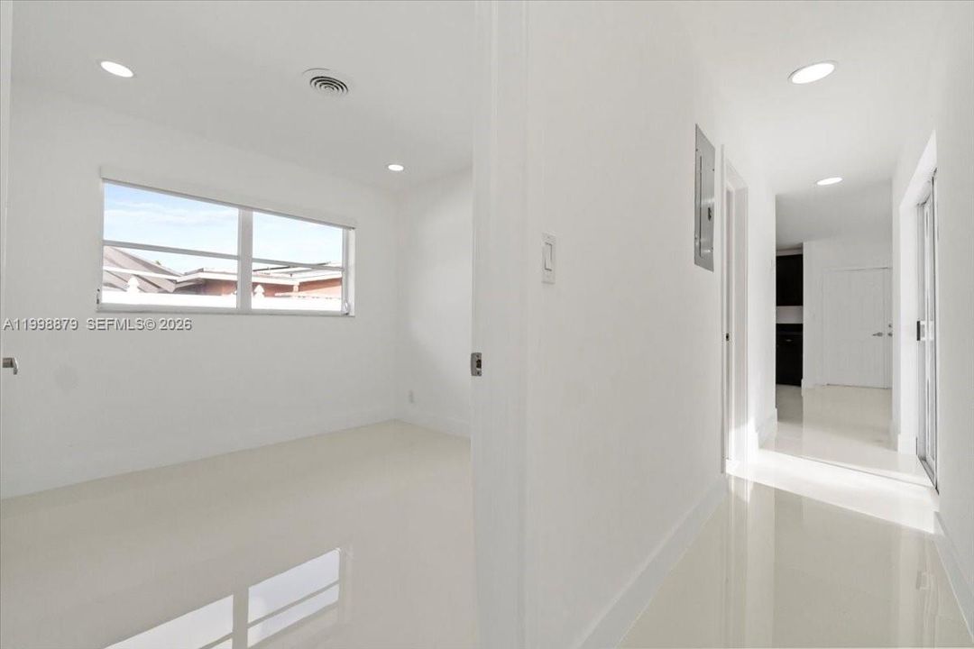 For Sale: $695,000 (3 beds, 2 baths, 1144 Square Feet)