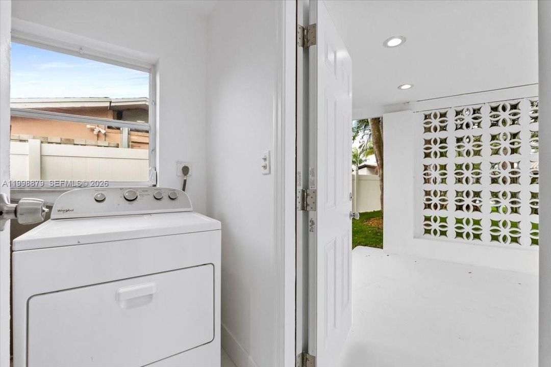 For Sale: $695,000 (3 beds, 2 baths, 1144 Square Feet)