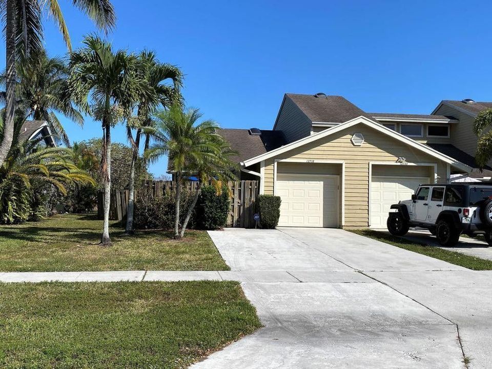 Front-garage with double car driveway