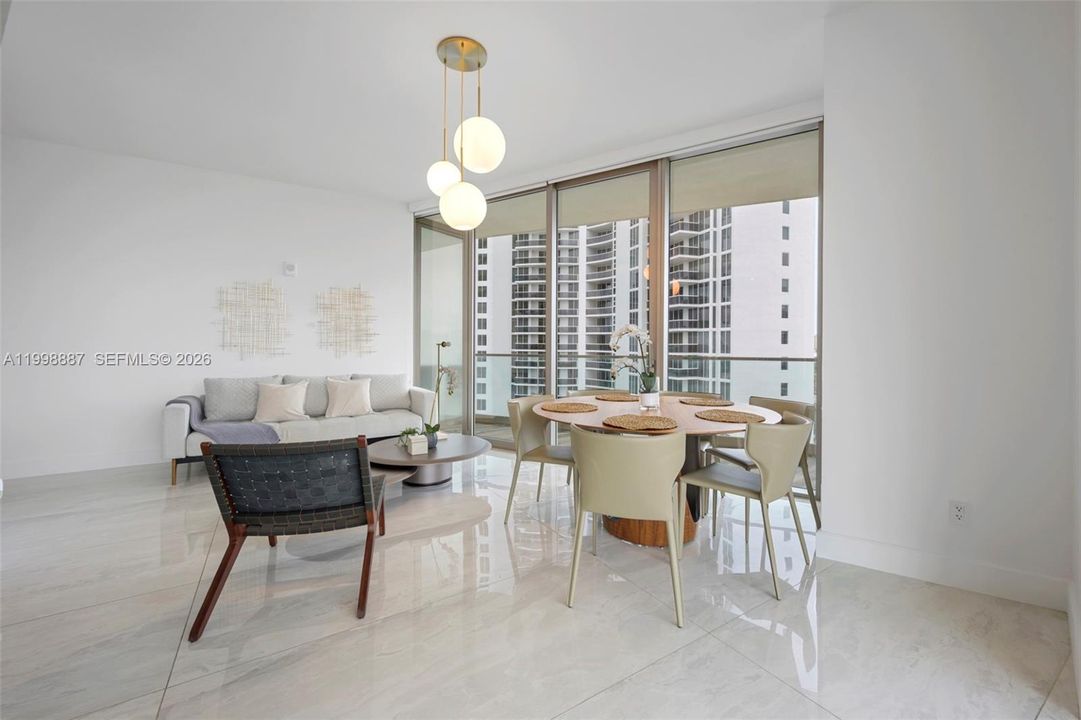 En Venta: $1,985,000 (2 camas, 2 baños, 1094 Pies cuadrados)