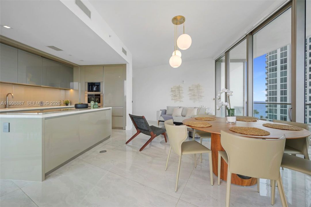 En Venta: $1,985,000 (2 camas, 2 baños, 1094 Pies cuadrados)