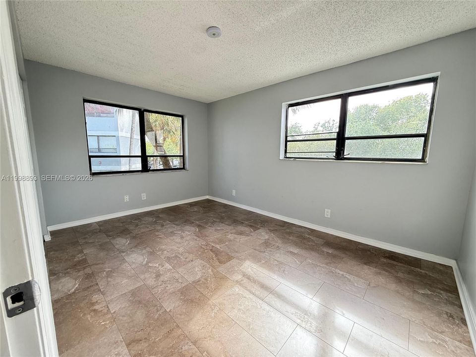 For Rent: $1,878 (2 beds, 1 baths, 850 Square Feet)