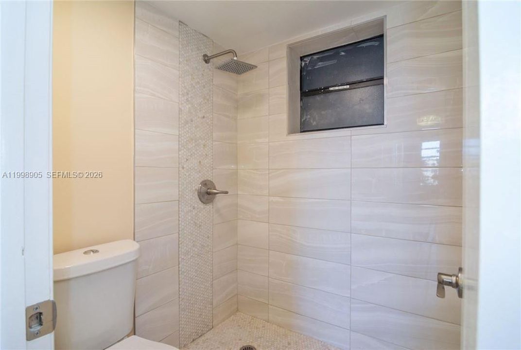 For Sale: $144,900 (1 beds, 1 baths, 773 Square Feet)
