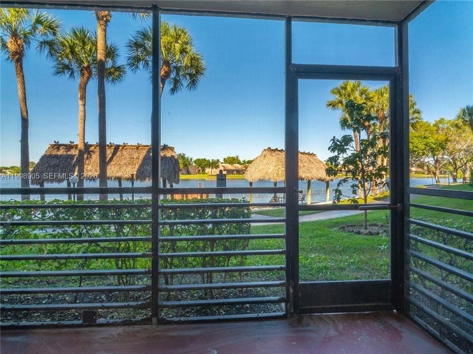 For Sale: $144,900 (1 beds, 1 baths, 773 Square Feet)