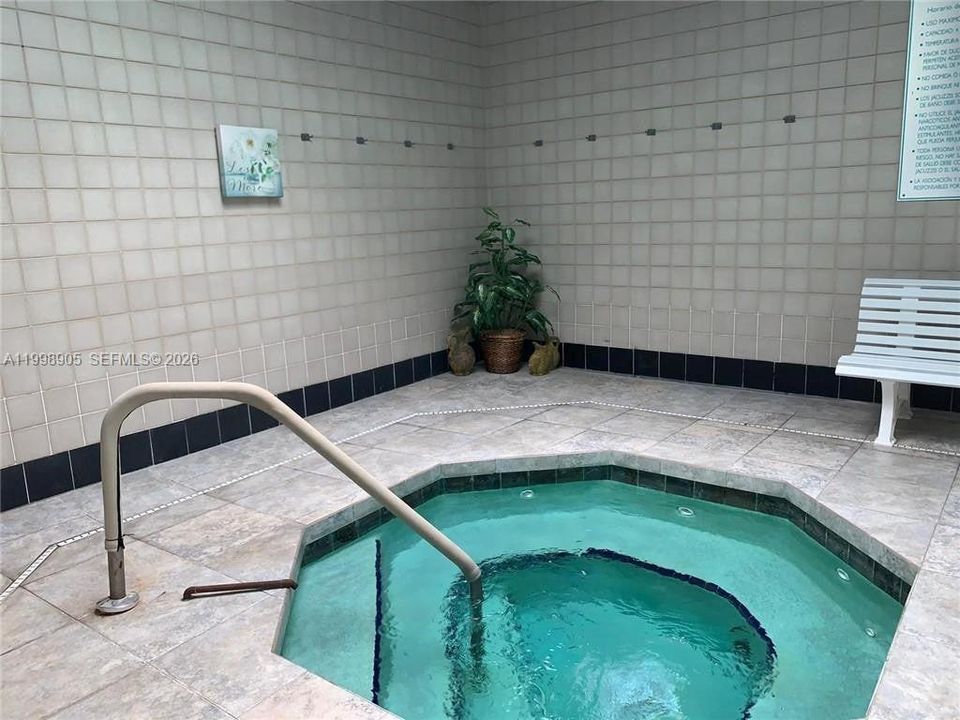 For Sale: $144,900 (1 beds, 1 baths, 773 Square Feet)