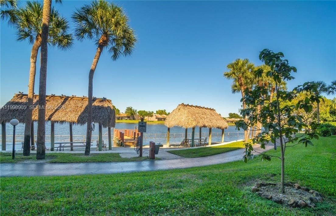 For Sale: $144,900 (1 beds, 1 baths, 773 Square Feet)