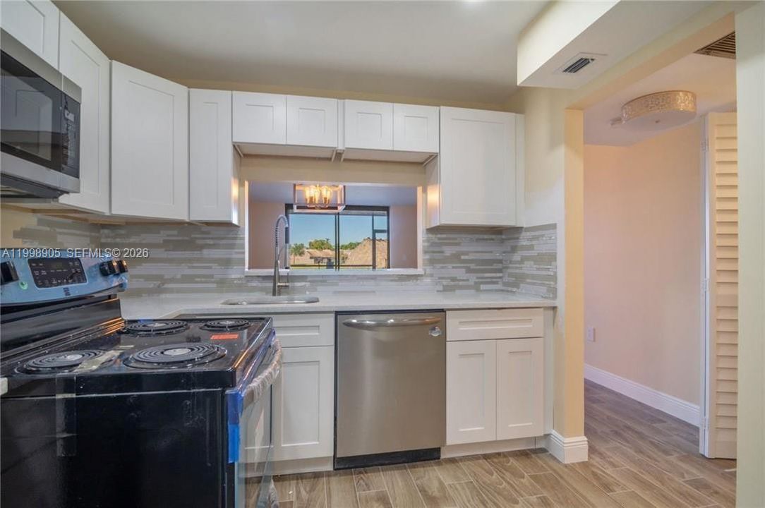 For Sale: $144,900 (1 beds, 1 baths, 773 Square Feet)