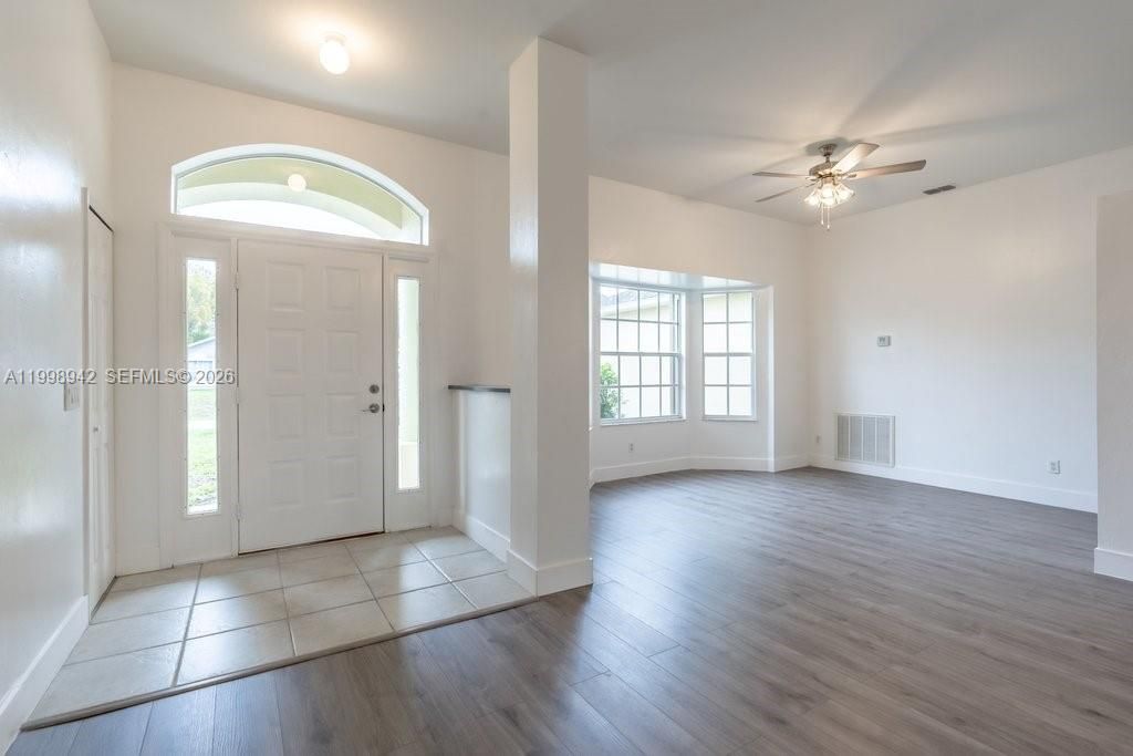 Entry/Breakfast Nook