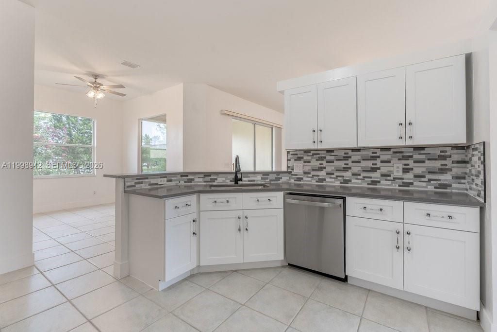For Sale: $285,000 (3 beds, 2 baths, 1807 Square Feet)