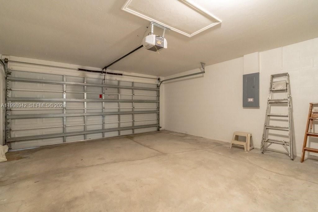 For Sale: $285,000 (3 beds, 2 baths, 1807 Square Feet)