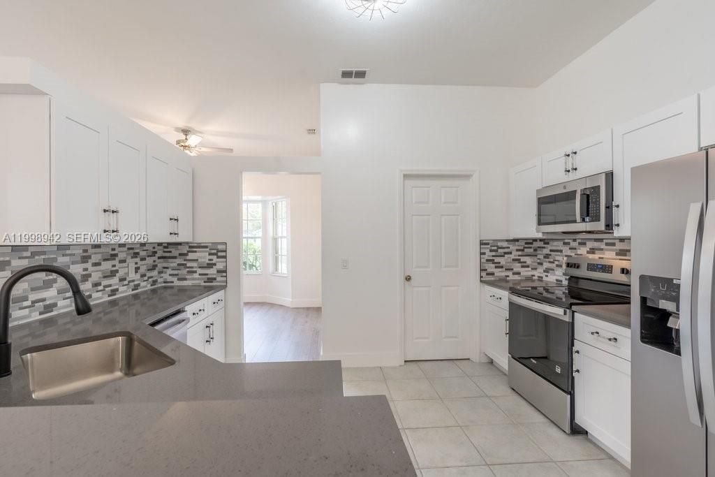For Sale: $285,000 (3 beds, 2 baths, 1807 Square Feet)