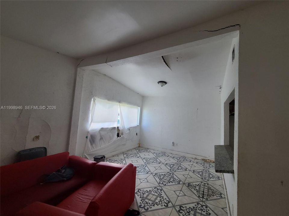 Под контрактом: $160,000 (3 спален, 2 ванн, 1680 Квадратных фут)