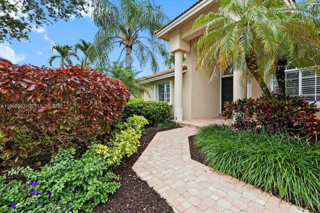 Recently Sold: $1,219,000 (5 beds, 3 baths, 2562 Square Feet)