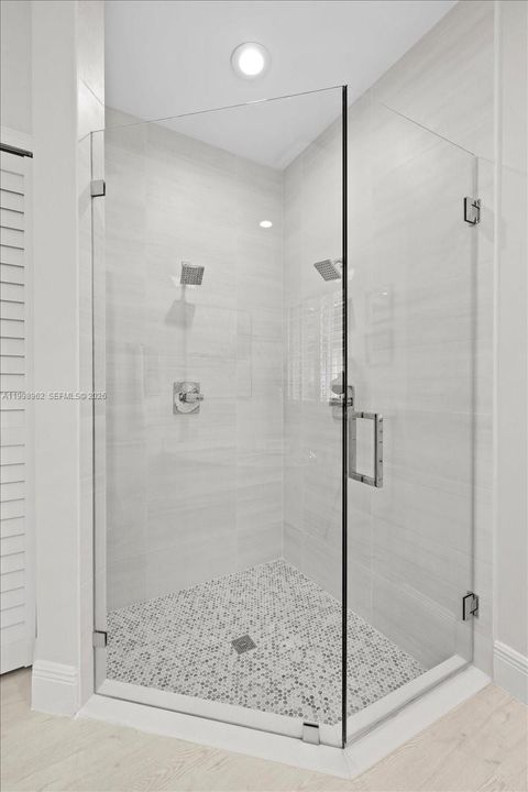 Recently Sold: $1,219,000 (5 beds, 3 baths, 2562 Square Feet)