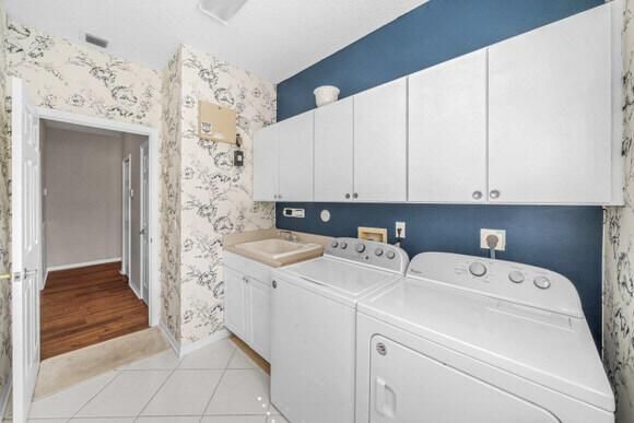 7 Laundry Room (2)
