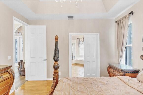 24 Primary Bedroom (2)