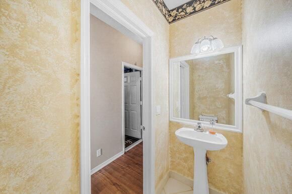 6 Half Bath (3)