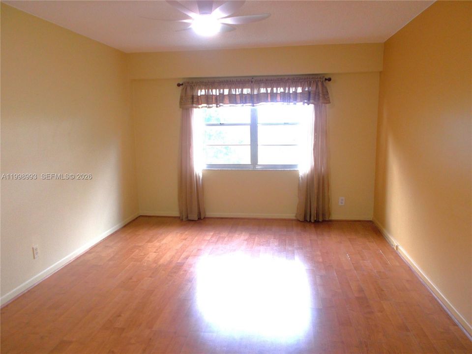 Activo con contrato: $219,900 (2 camas, 2 baños, 1082 Pies cuadrados)
