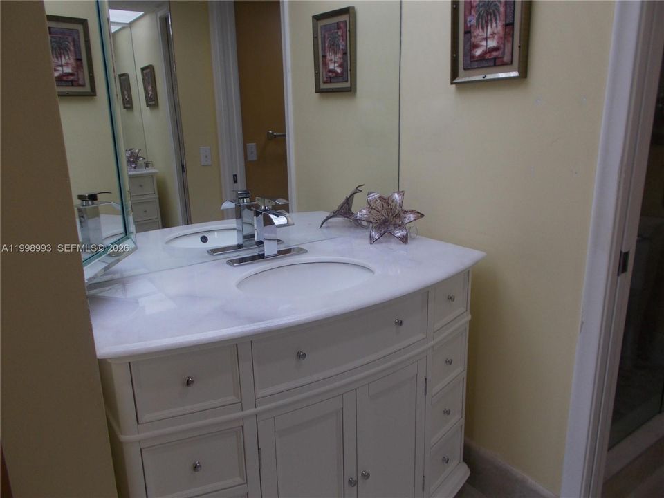 Activo con contrato: $219,900 (2 camas, 2 baños, 1082 Pies cuadrados)