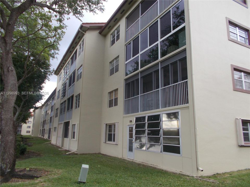 Activo con contrato: $219,900 (2 camas, 2 baños, 1082 Pies cuadrados)