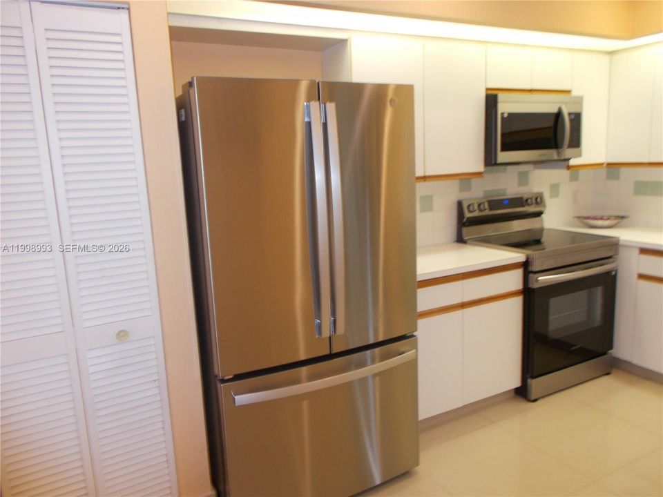 Activo con contrato: $219,900 (2 camas, 2 baños, 1082 Pies cuadrados)