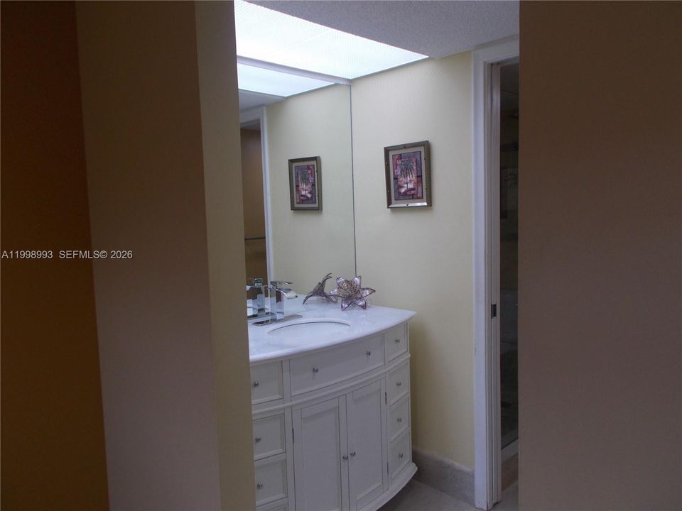 Activo con contrato: $219,900 (2 camas, 2 baños, 1082 Pies cuadrados)