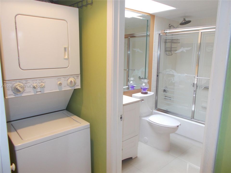 Activo con contrato: $219,900 (2 camas, 2 baños, 1082 Pies cuadrados)