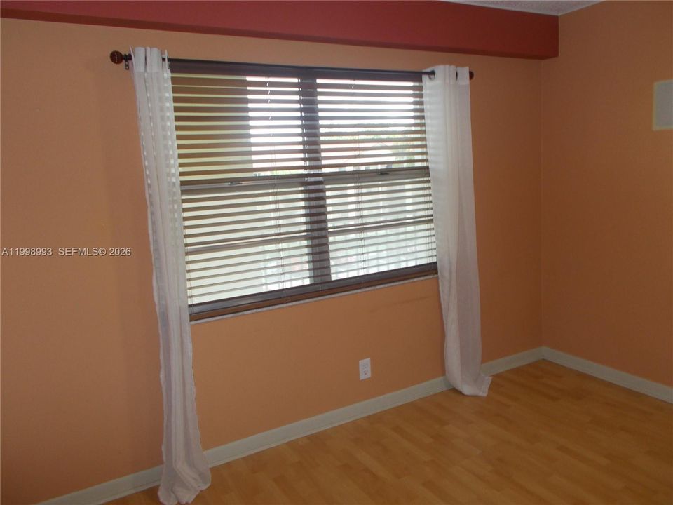 Activo con contrato: $219,900 (2 camas, 2 baños, 1082 Pies cuadrados)