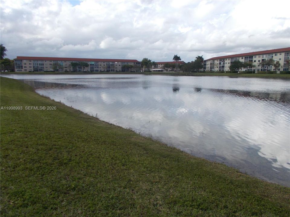 Activo con contrato: $219,900 (2 camas, 2 baños, 1082 Pies cuadrados)