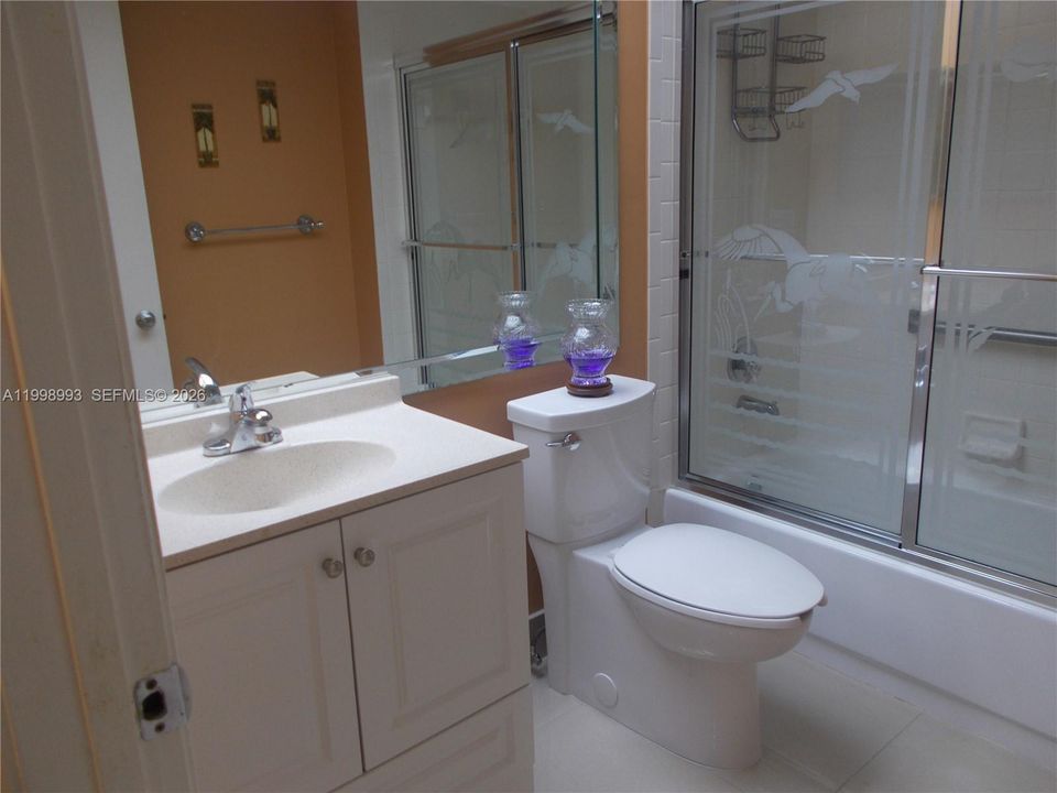 Activo con contrato: $219,900 (2 camas, 2 baños, 1082 Pies cuadrados)