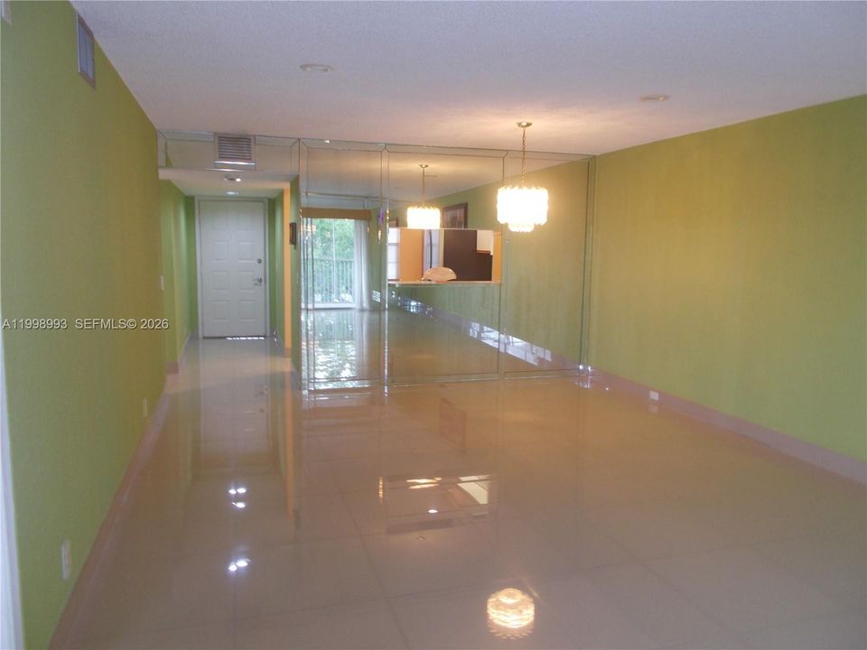 Activo con contrato: $219,900 (2 camas, 2 baños, 1082 Pies cuadrados)