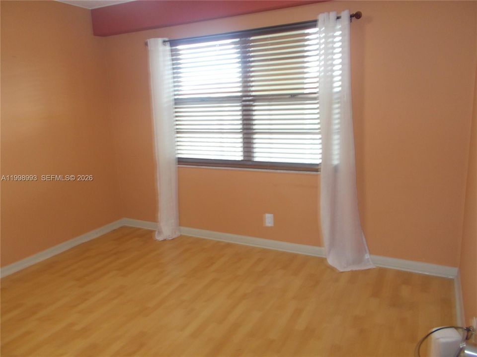 Activo con contrato: $219,900 (2 camas, 2 baños, 1082 Pies cuadrados)