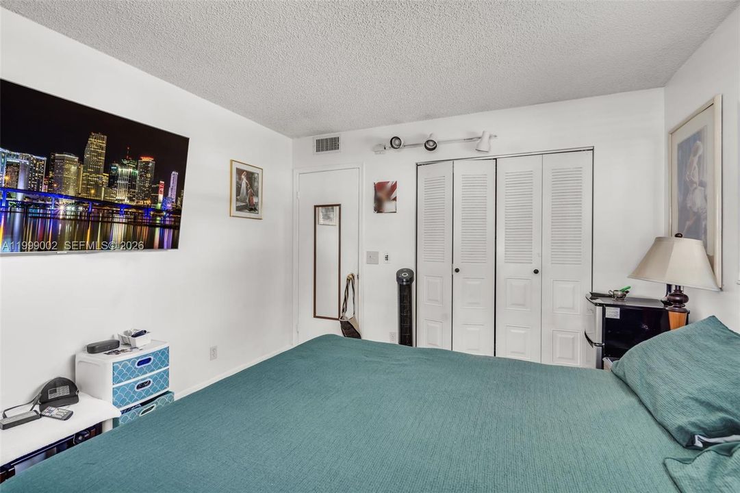 For Sale: $117,999 (2 beds, 1 baths, 954 Square Feet)
