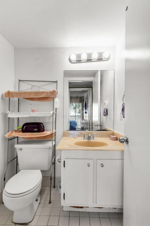 For Sale: $117,999 (2 beds, 1 baths, 954 Square Feet)