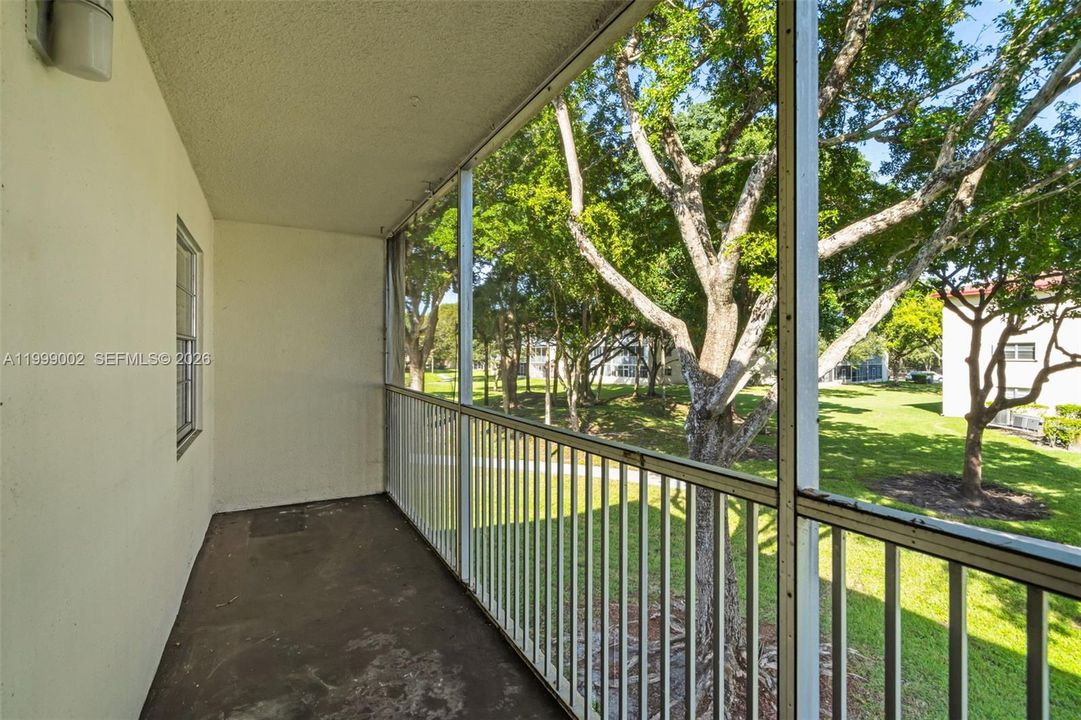 For Sale: $117,999 (2 beds, 1 baths, 954 Square Feet)