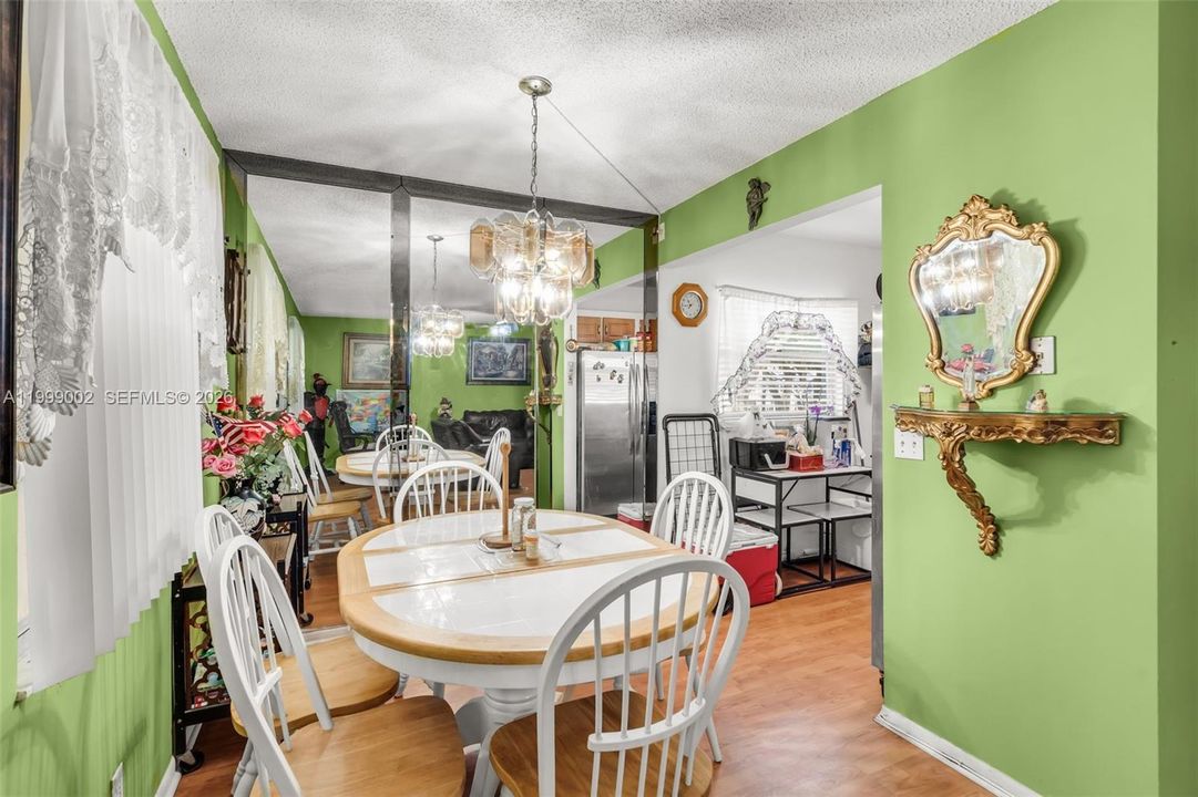 For Sale: $117,999 (2 beds, 1 baths, 954 Square Feet)