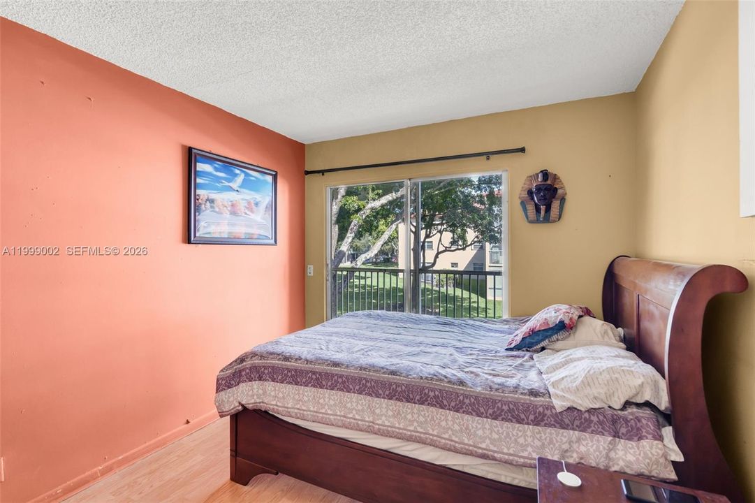 For Sale: $117,999 (2 beds, 1 baths, 954 Square Feet)
