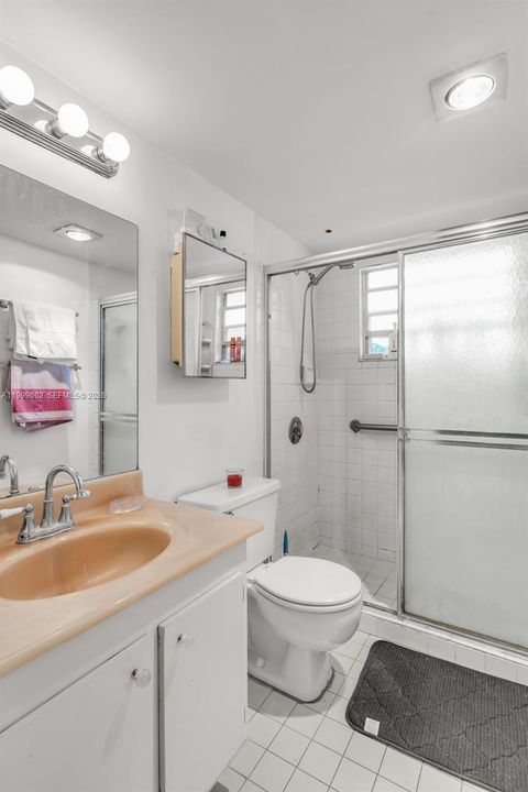For Sale: $117,999 (2 beds, 1 baths, 954 Square Feet)