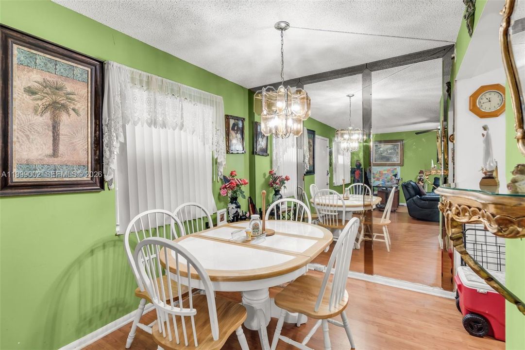 For Sale: $117,999 (2 beds, 1 baths, 954 Square Feet)