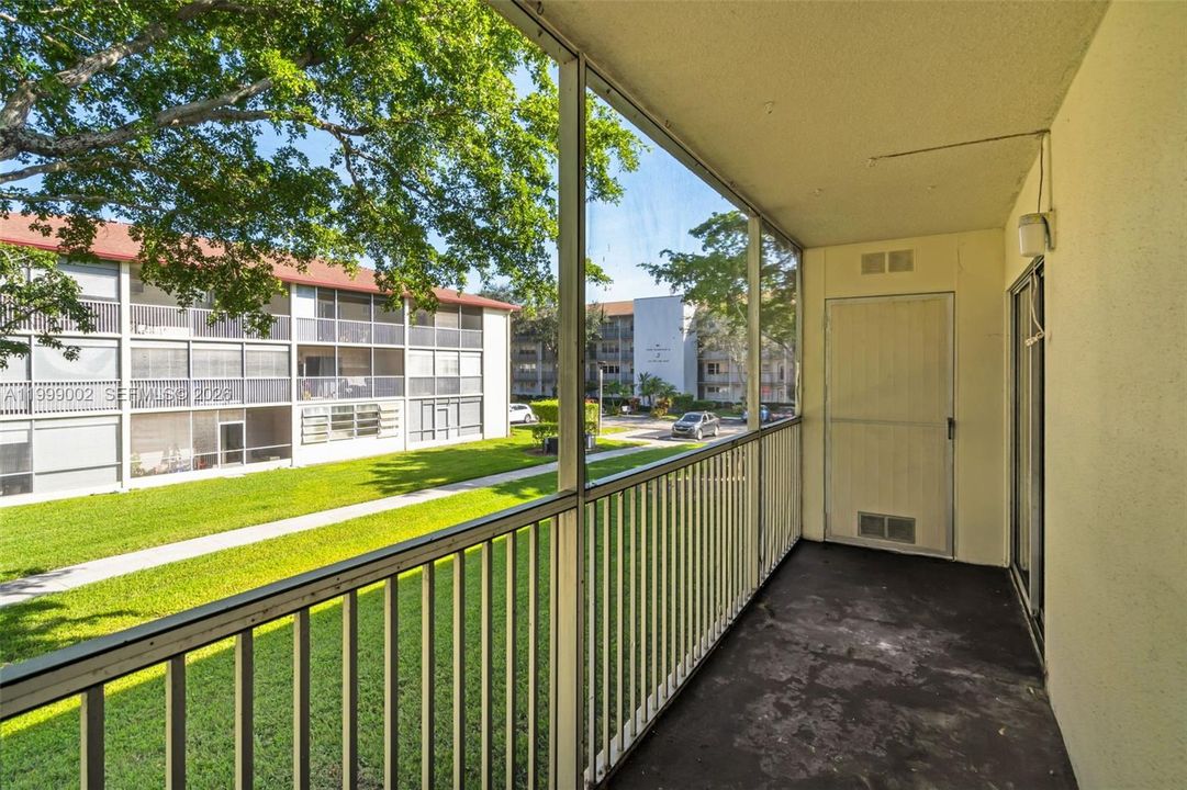 For Sale: $117,999 (2 beds, 1 baths, 954 Square Feet)