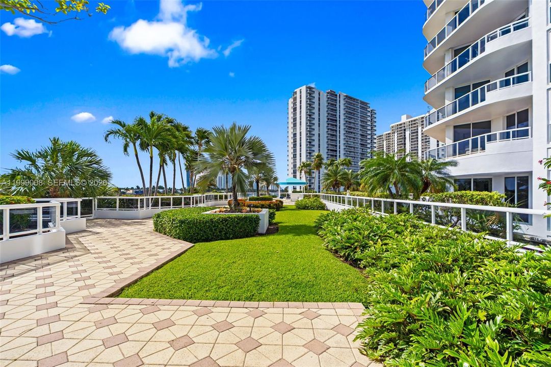 En Venta: $1,195,000 (2 camas, 2 baños, 2240 Pies cuadrados)