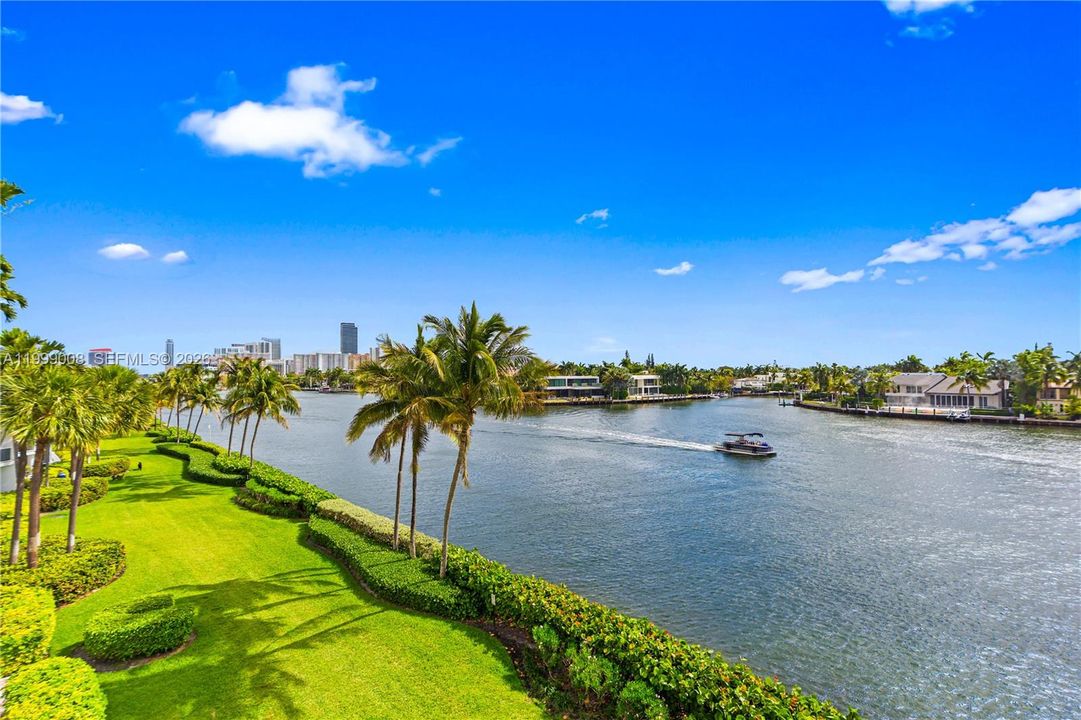 En Venta: $1,195,000 (2 camas, 2 baños, 2240 Pies cuadrados)