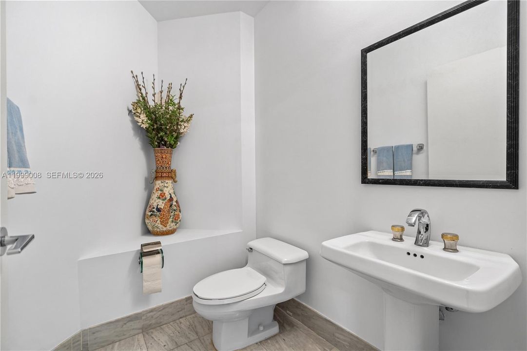 En Venta: $1,195,000 (2 camas, 2 baños, 2240 Pies cuadrados)