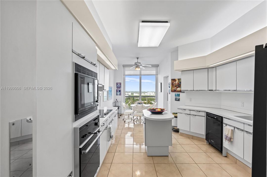 En Venta: $1,195,000 (2 camas, 2 baños, 2240 Pies cuadrados)