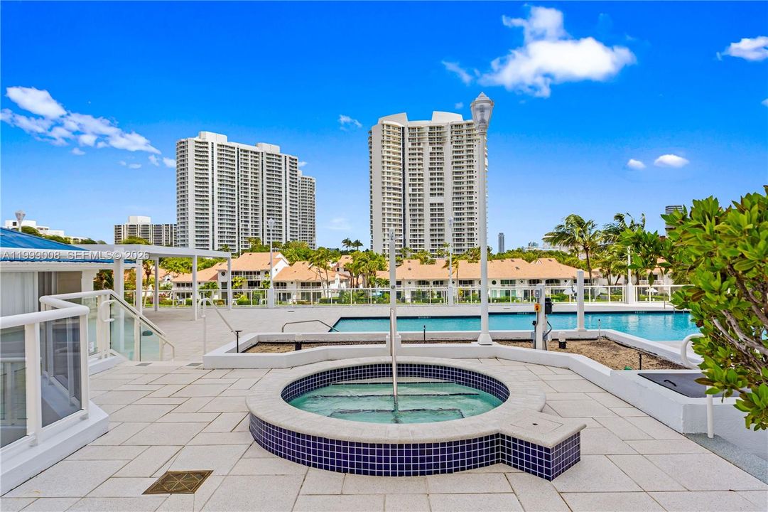 En Venta: $1,195,000 (2 camas, 2 baños, 2240 Pies cuadrados)