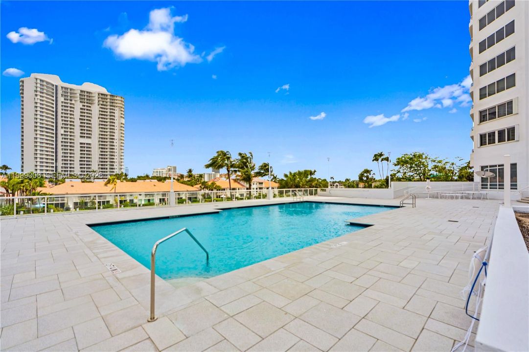 En Venta: $1,195,000 (2 camas, 2 baños, 2240 Pies cuadrados)